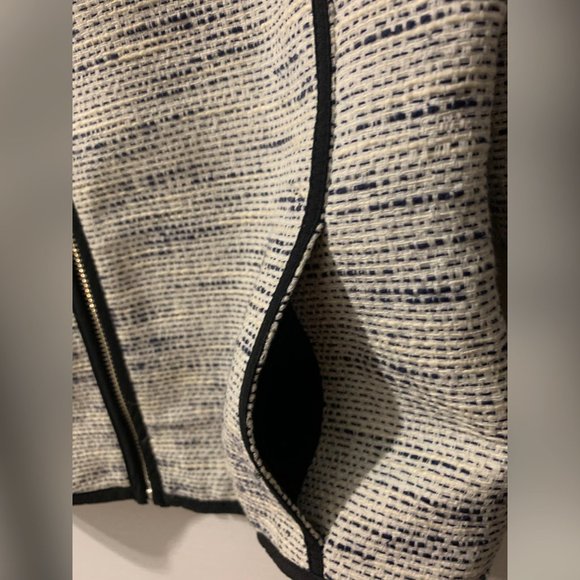 Aritzia Wilfred White Collarless Zip-Up Jacket - Picture 5 of 14